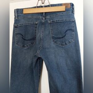 Levis Strauss Signature Jeans 8 - 29x30 Stretch Totally Shaping Straight